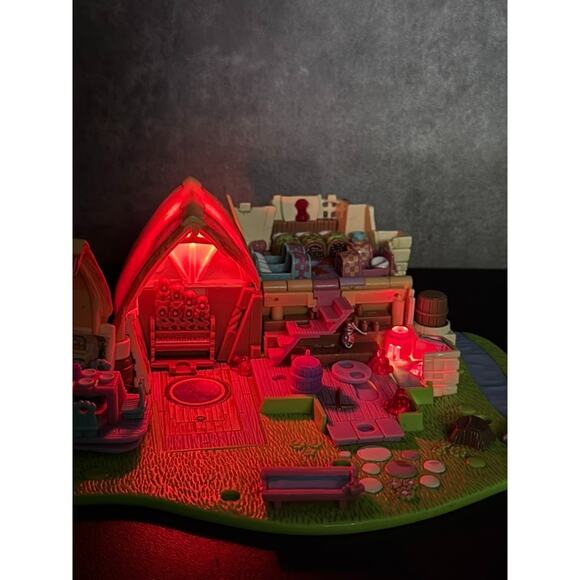 Vintage Disney Snow White Tiny Collection Polly Pocket Cottage 1995 *Works* - Picture 9 of 10